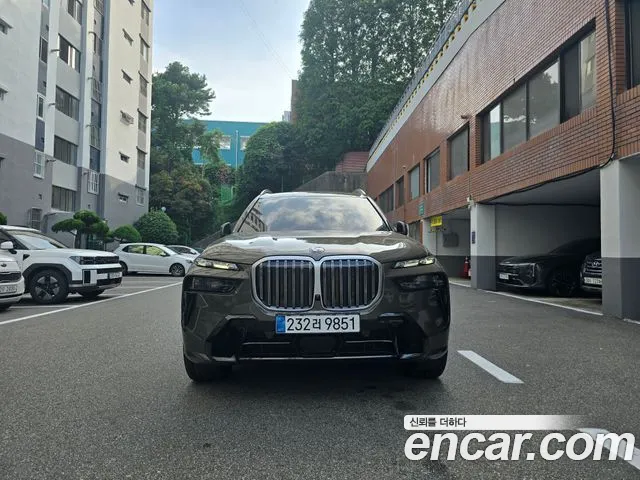 BMW X7 xDrive 40d M Sport 7 мест — Фото автомобиля 2