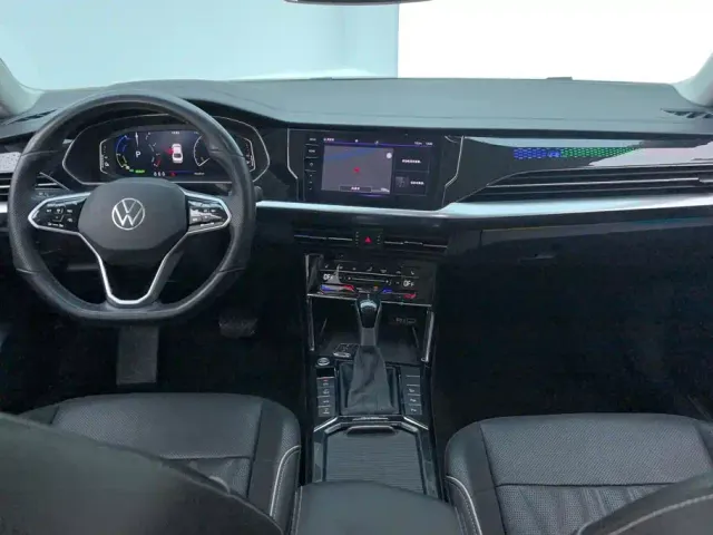 Volkswagen Passat — Фото автомобиля 12