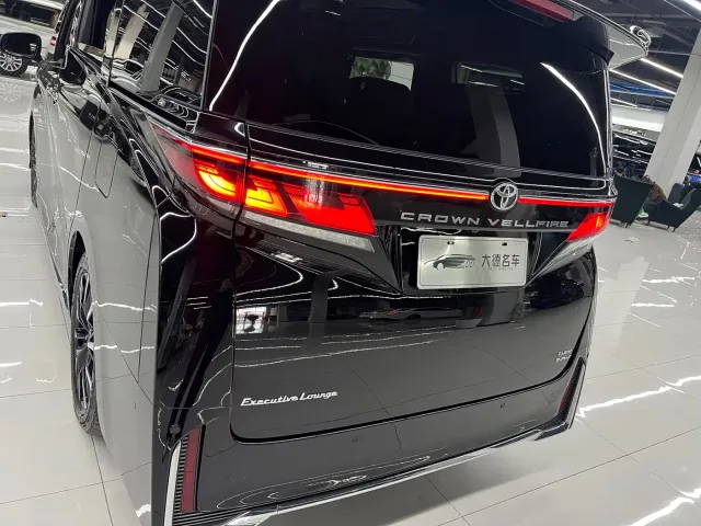 Toyota Vellfire — Фото автомобиля 7