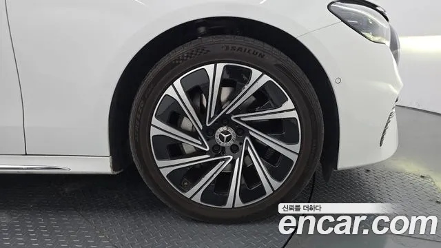 Mercedes-Benz E-Class E-класс W214 E300 4MATIC Exclusive — Фото автомобиля 30