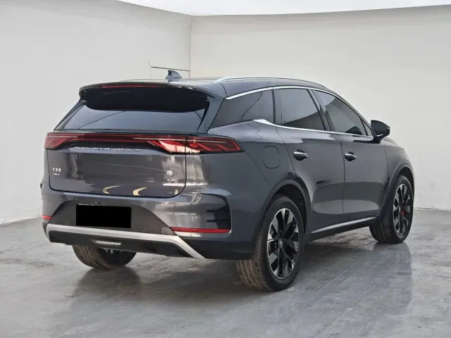 BYD Tang — Фото автомобиля 9