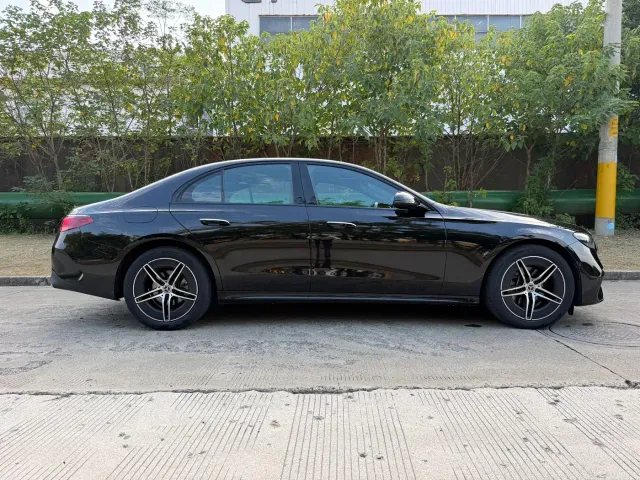 Mercedes-Benz E-Class — Фото автомобиля 11