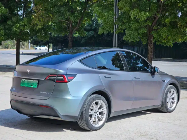 Tesla Model Y — Фото автомобиля 5