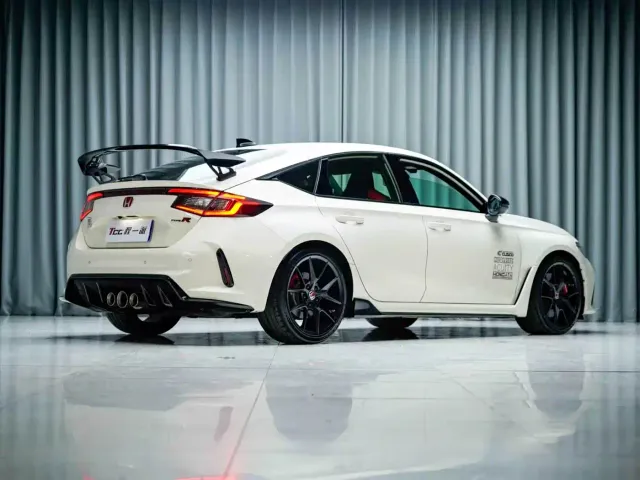 Honda Civic — Фото автомобиля 15