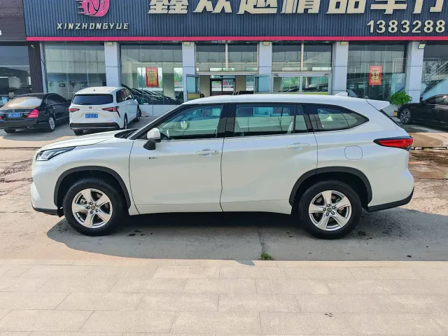 Toyota Highlander — Фото автомобиля 4