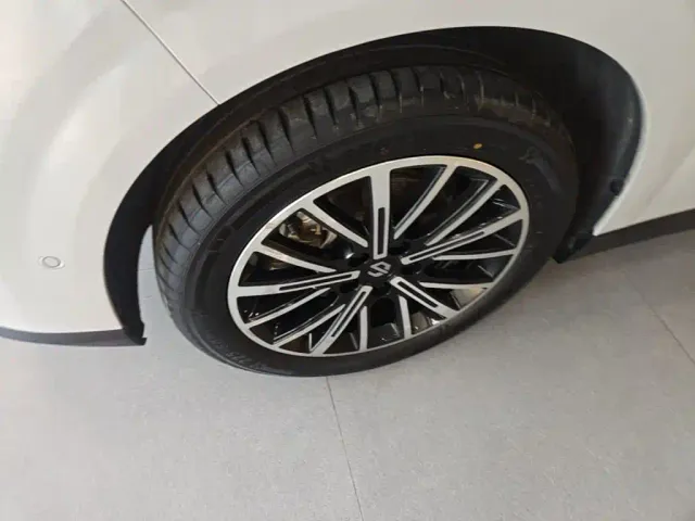 Leapmotor B10 — Фото автомобиля 22