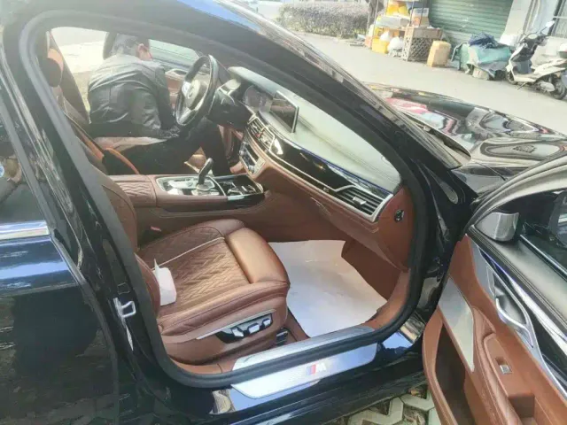 BMW 7 Series — Фото автомобиля 10