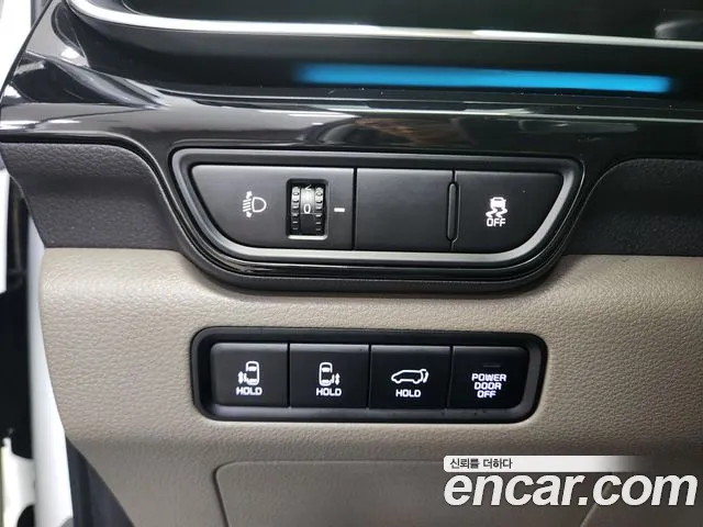 Kia Carnival Generation 4 — Фото автомобиля 5