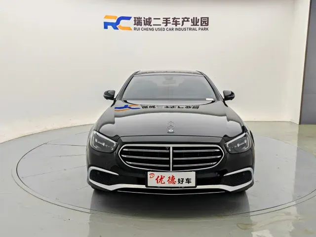 Mercedes-Benz E-Class — Фото автомобиля 2