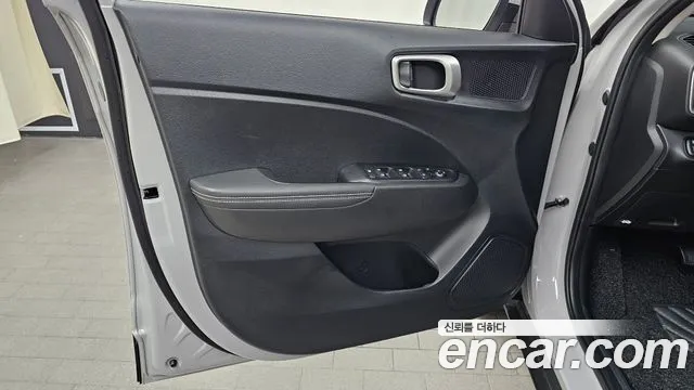Hyundai Venue — Фото автомобиля 24