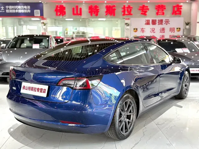Tesla Model 3 — Фото автомобиля 4