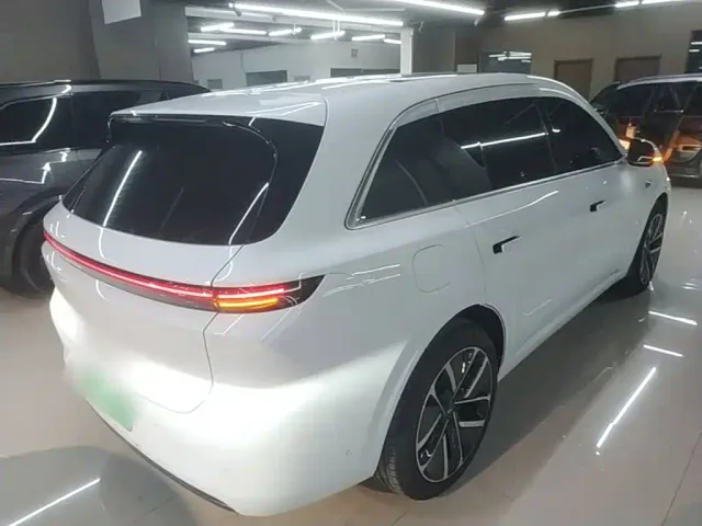 Li Auto L6 — Фото автомобиля 6