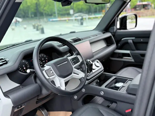 Land Rover Defender — Фото автомобиля 7