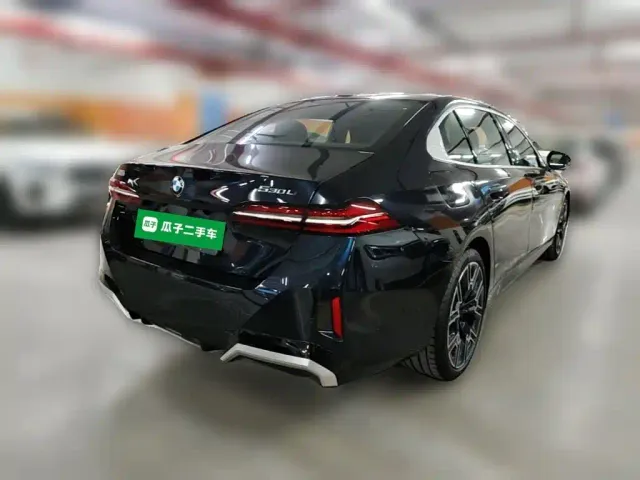 BMW 5 Series — Фото автомобиля 9