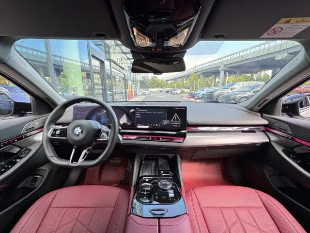 BMW 5 Series — Фото автомобиля 10