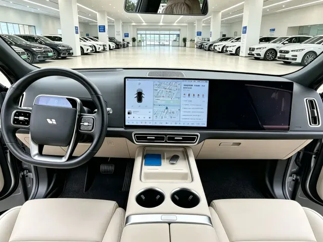Li Auto L9 — Фото автомобиля 8
