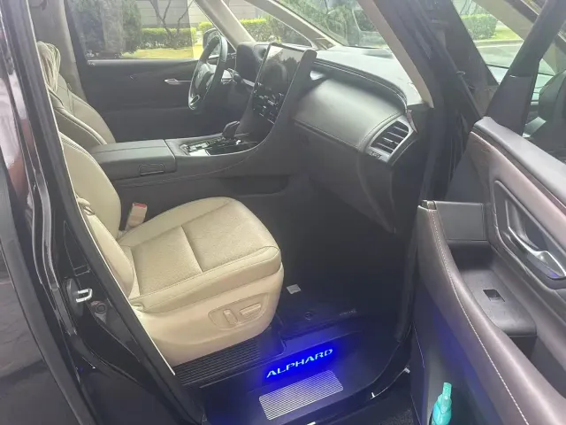 Toyota Alphard — Фото автомобиля 6