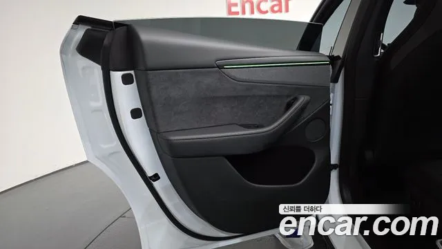 Tesla Model Y — Фото автомобиля 22