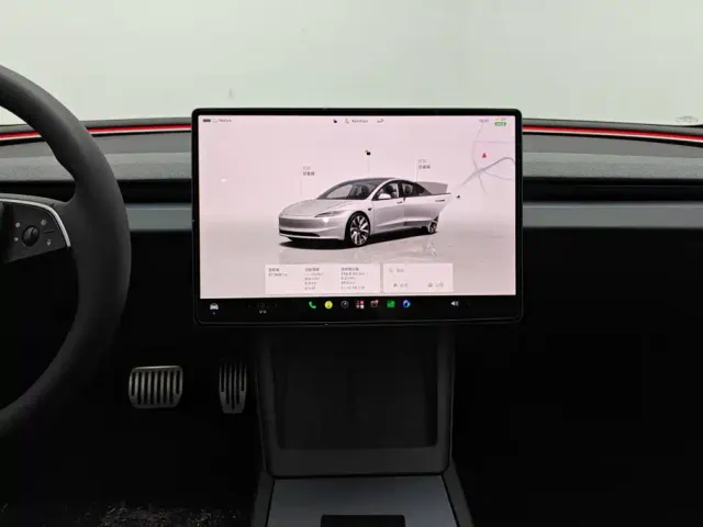 Tesla Model 3 — Фото автомобиля 13