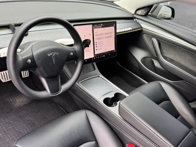 Tesla Model 3 — Фото автомобиля 7