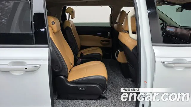 Kia Carnival Generation 4 — Фото автомобиля 17