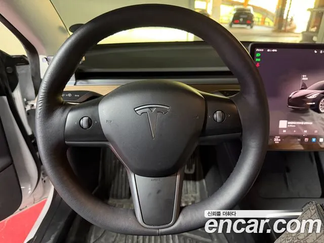 Tesla Model 3 — Фото автомобиля 13