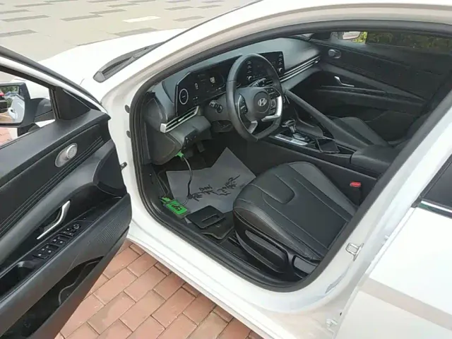 Hyundai Elantra — Фото автомобиля 15