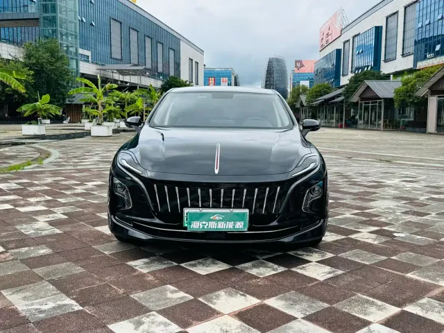 Hongqi E-QM5 — Фото автомобиля 2