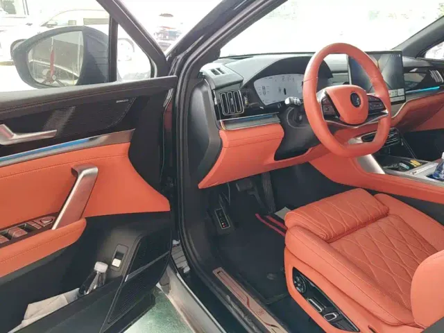 BYD Tang — Фото автомобиля 15