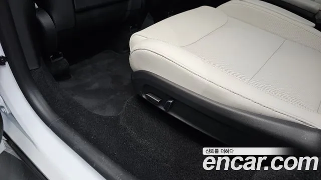Tesla Model Y — Фото автомобиля 30