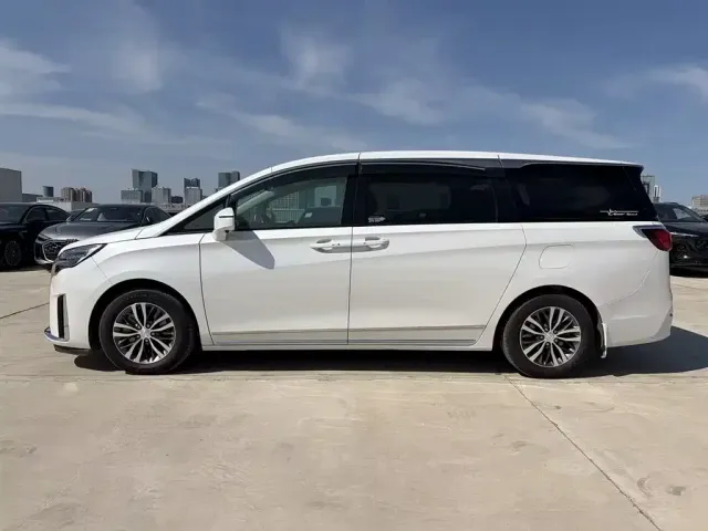 Buick Buick GL8 2023 ES Landmaster Comfort — Фото автомобиля 3