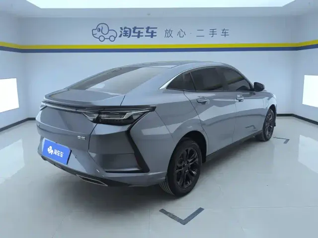 Dongfeng Yixuan — Фото автомобиля 3