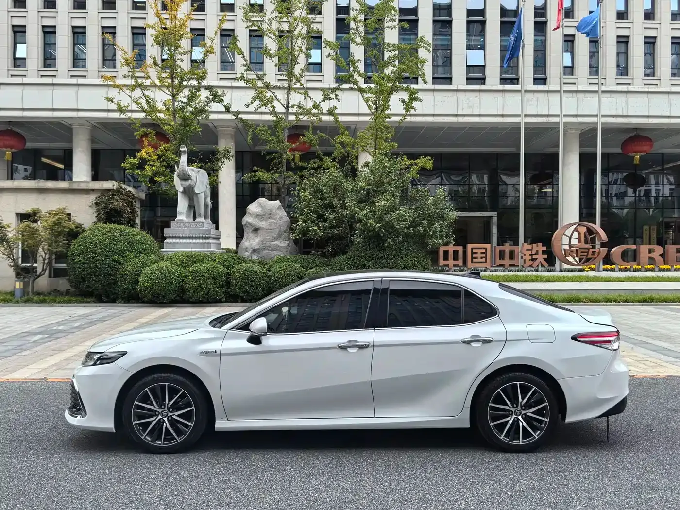 Toyota Camry 2021 Hybrid 2.5HG Luxury Edition — Фото автомобиля 2