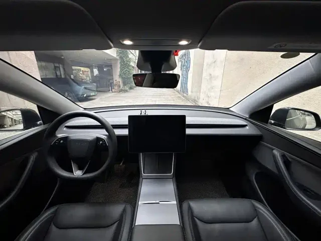 Tesla Model Y — Фото автомобиля 13