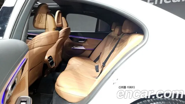 Mercedes-Benz E-Class — Фото автомобиля 25