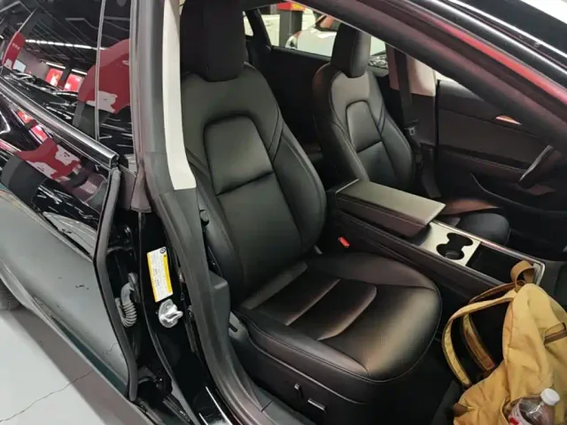 Tesla Model 3 — Фото автомобиля 24