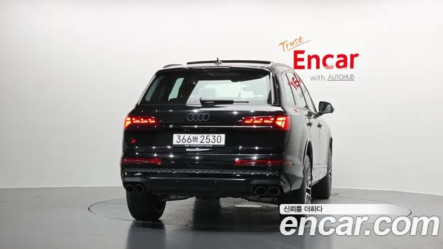 Audi SQ7 — Фото автомобиля 3