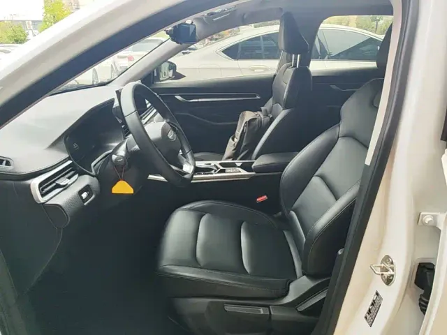 Geely Emgrand — Фото автомобиля 14