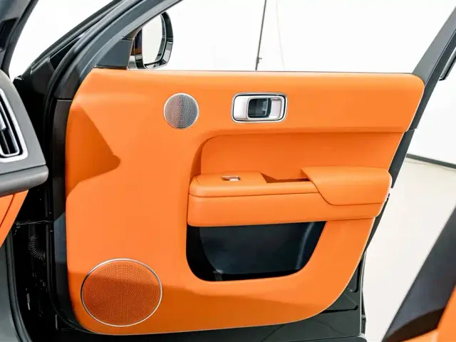 Li Auto L8 — Фото автомобиля 15