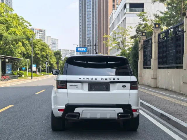 Land Rover Range Rover Sport — Фото автомобиля 15