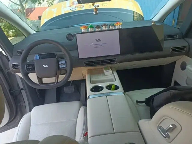 Li Auto MEGA — Фото автомобиля 9