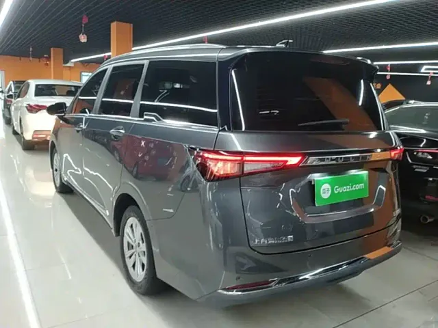 Wuling Jiachen — Фото автомобиля 4