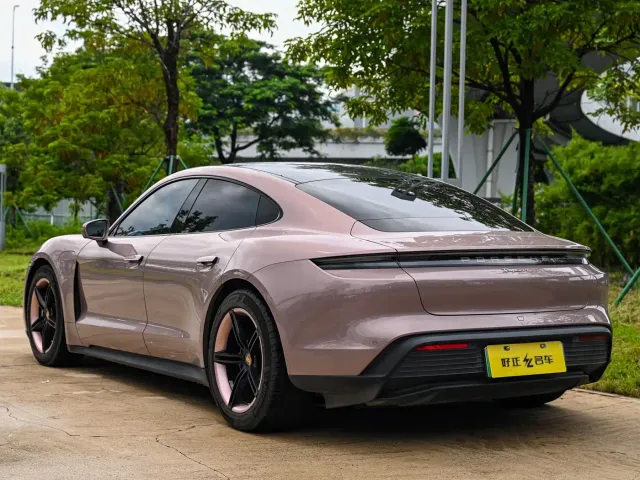 Porsche Taycan — Фото автомобиля 3