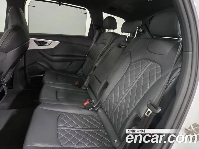 Audi Q7 — Фото автомобиля 11