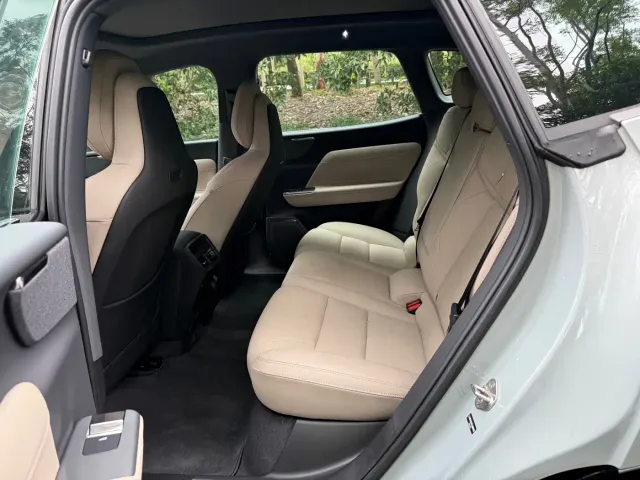 Volvo XC70 Plug-in Hybrid — Фото автомобиля 6