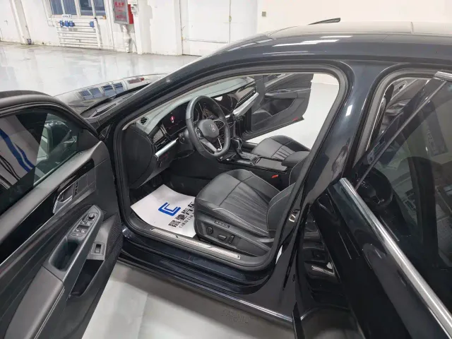 Volkswagen Passat — Фото автомобиля 14