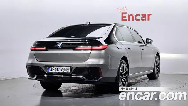 BMW 7-Series 7 серия (G70) 740i xDrive M Sport — Фото автомобиля 2