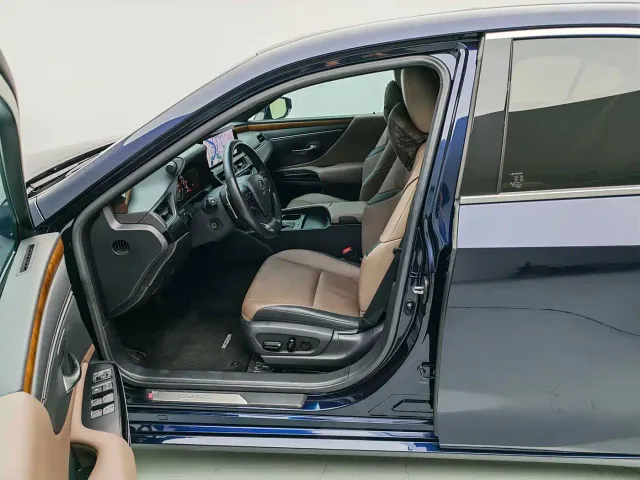 Lexus ES — Фото автомобиля 2