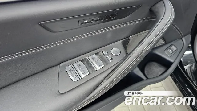 BMW 5 Series G30 — Фото автомобиля 30