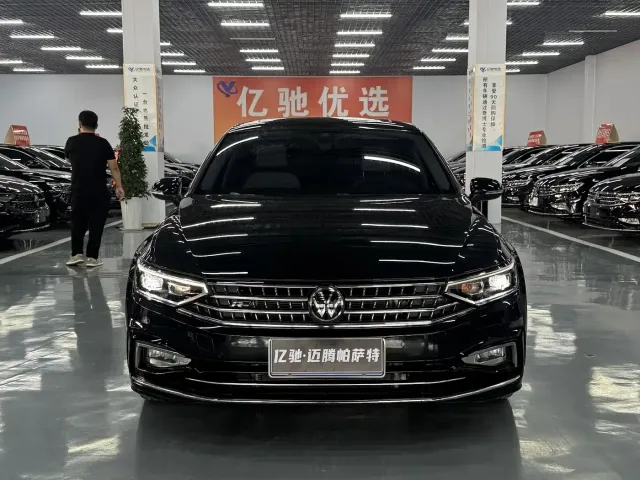 Volkswagen Magotan 2023 Model 2 Million Commemorative Edition 330TSI DSG Luxury — Фото автомобиля 2